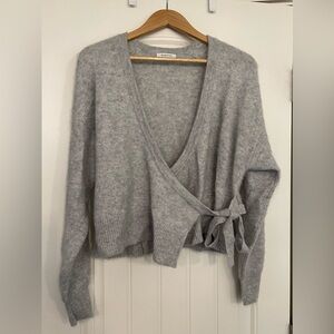 Aritzia babaton landmark cashmere sweater